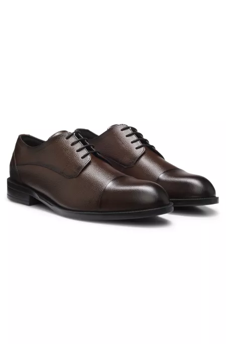 Derby shoes in grained leather with cap toe