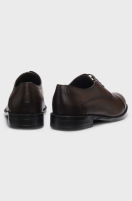 Derby shoes in grained leather with cap toe, Dark Brown