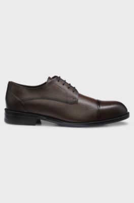 Derby shoes in grained leather with cap toe, Dark Brown