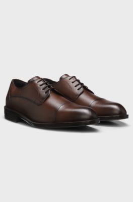 Derby shoes in grained leather with cap toe, Brown