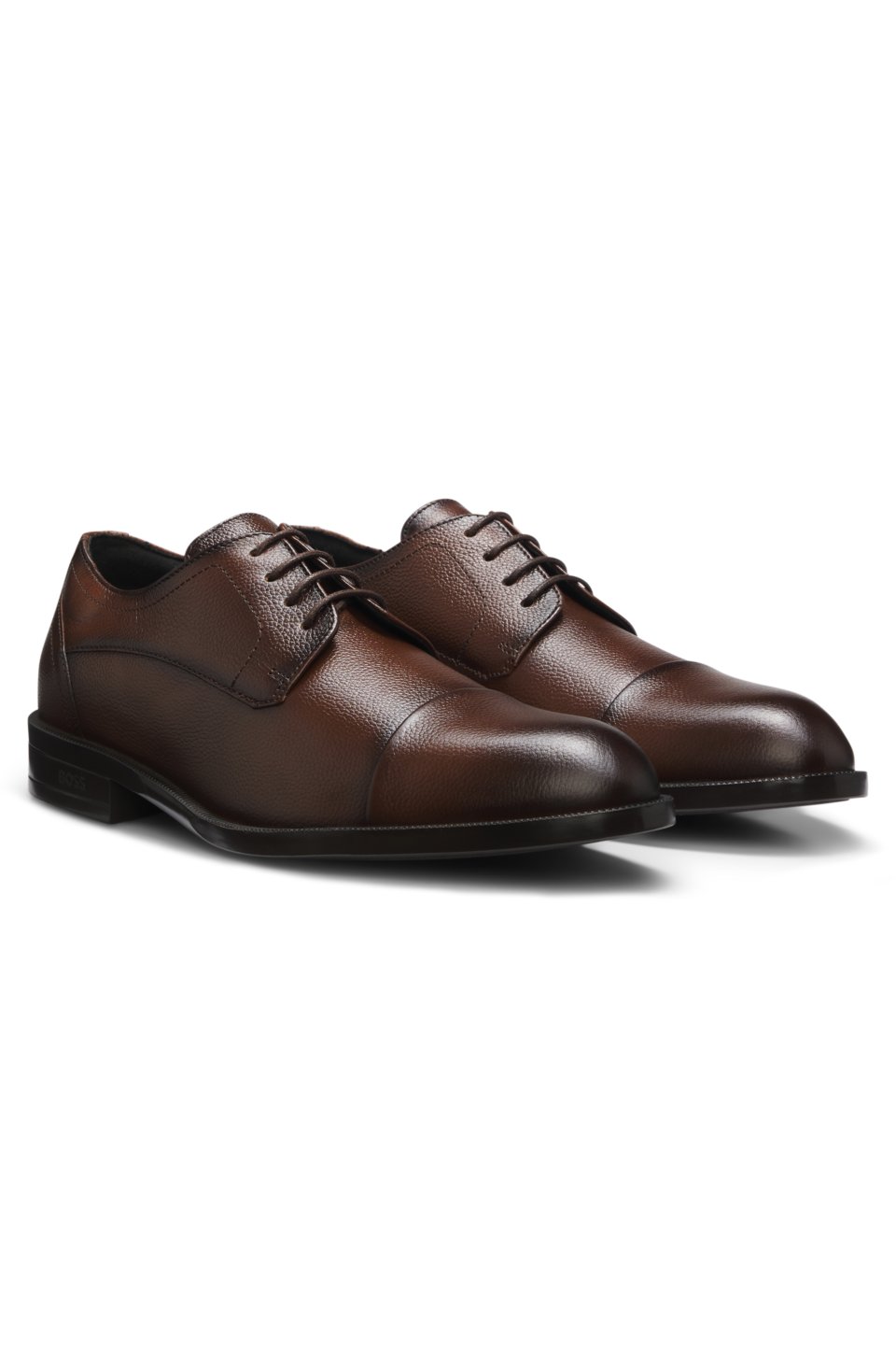 Derby shoes in grained leather with cap toe
