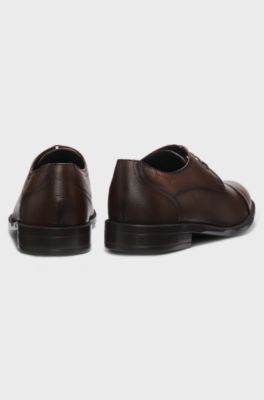Derby shoes in grained leather with cap toe, Brown