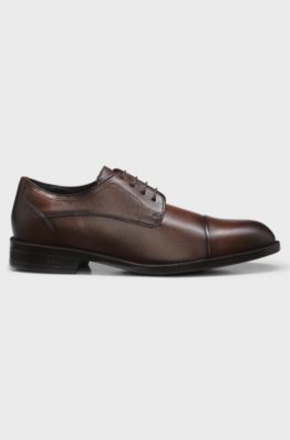 Derby shoes in grained leather with cap toe, Brown
