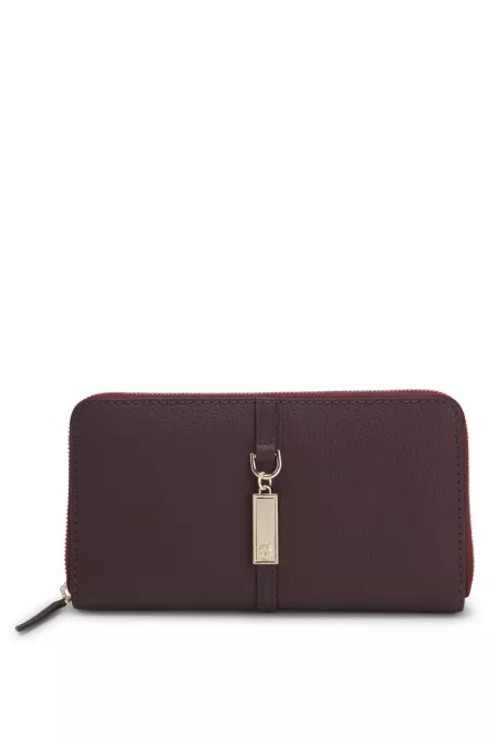 Ziparound wallet in grained leather with Double B charm