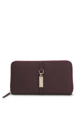 Ziparound wallet in grained leather with Double B charm