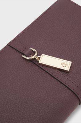 Ziparound wallet in grained leather with Double B charm, Dark Red