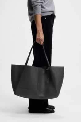 Tote bag in grained leather with detachable pouch, Black