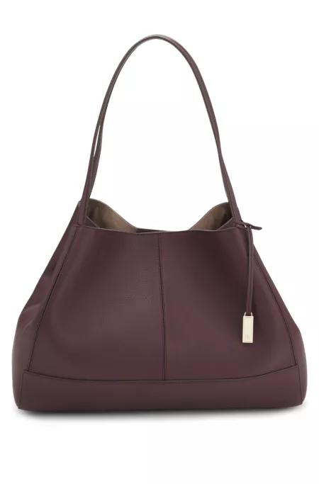 Tote bag in grained leather with detachable pouch