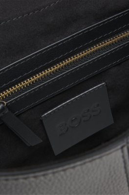 Boss Shoulder bag in grained leather with logo plate axelremsväskor dam – bild 5