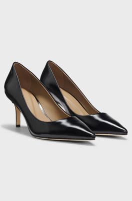 D&eacute;collet&eacute; con tacco in cuoio con marchio impresso, Nero