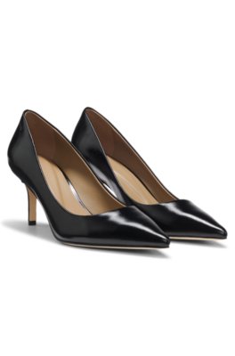 Heeled pumps in leather with debossed logo