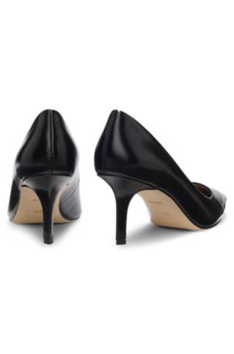 Heeled pumps in leather with debossed logo, Black