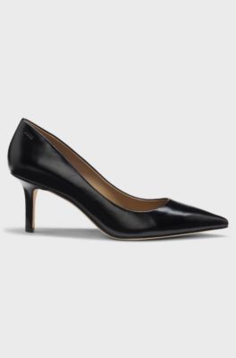 D&eacute;collet&eacute; con tacco in cuoio con marchio impresso, Nero