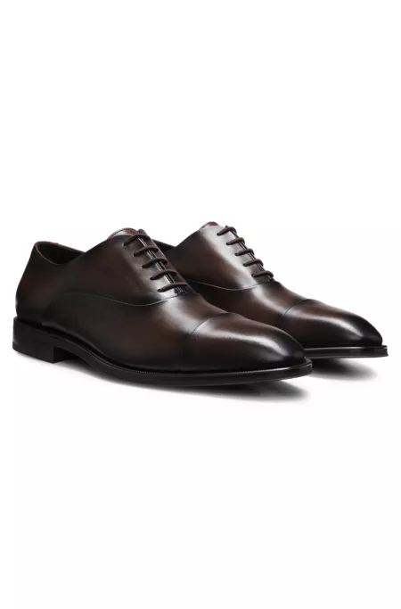 Schuhe mit Zehenkappe