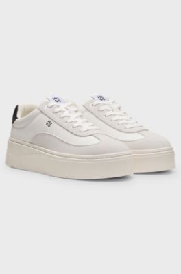 Sneakers af l&aelig;der og ruskind med plateaus&aring;l og logo, Naturlig