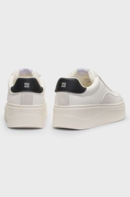 Sneakers af l&aelig;der og ruskind med plateaus&aring;l og logo, Naturlig