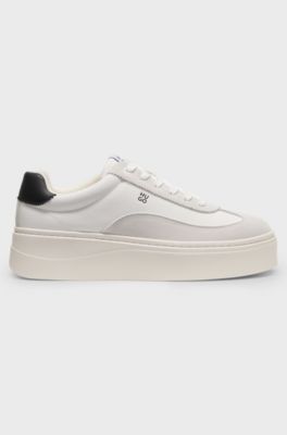 Sneakers af l&aelig;der og ruskind med plateaus&aring;l og logo, Naturlig