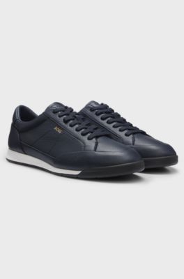 Sneakers i strukturerat l&auml;der med fiskbensm&ouml;nstrad sula, M&ouml;rkbl&aring;