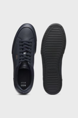 Sneakers i strukturerat l&auml;der med fiskbensm&ouml;nstrad sula, M&ouml;rkbl&aring;