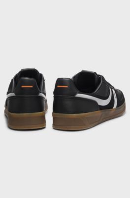 Low-top trainers with a contrast gum sole, Black