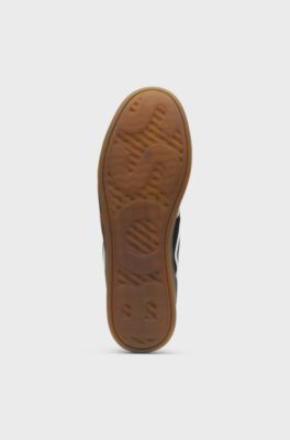 Low-top trainers with a contrast gum sole, Black
