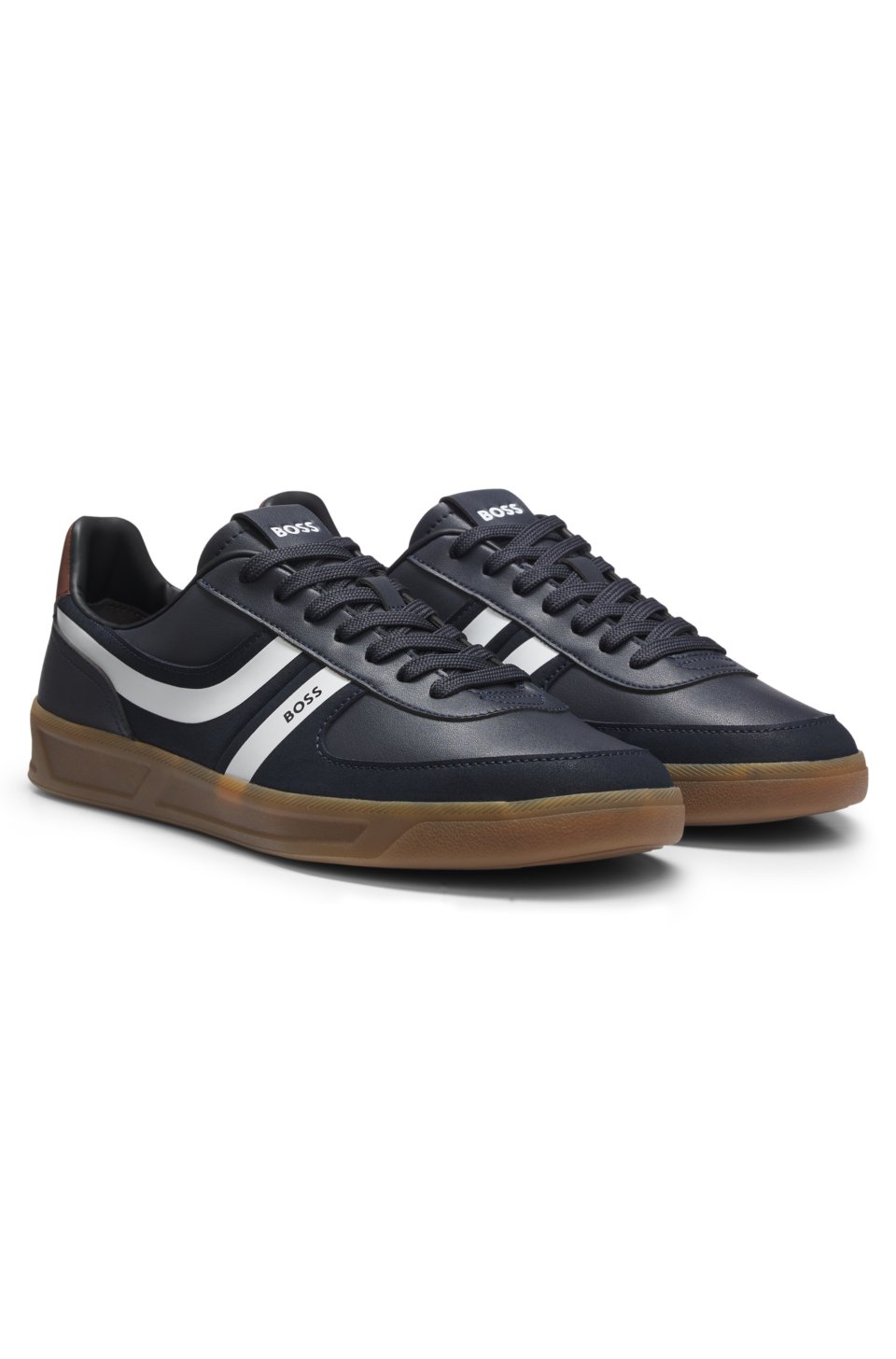 Low-top trainers with a contrast gum sole