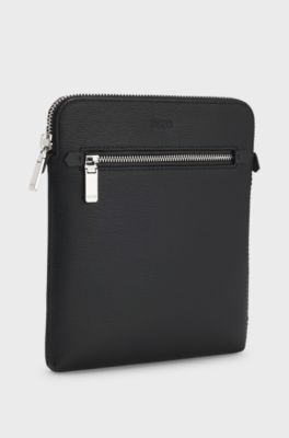Sac format enveloppe en cuir avec logo gaufr&eacute;, Noir