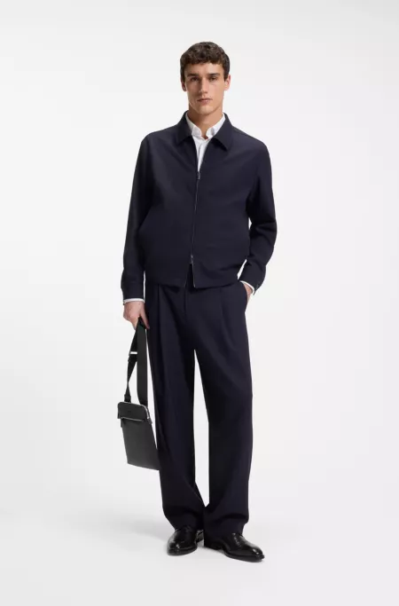 Umhängetasche aus Leder mit Logo-Prägung