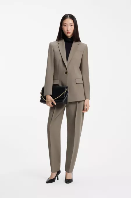 Blazer regular fit con botón dorado