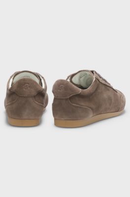 Baskets en cuir su&eacute;d&eacute; avec logos, Marron fonc&eacute;