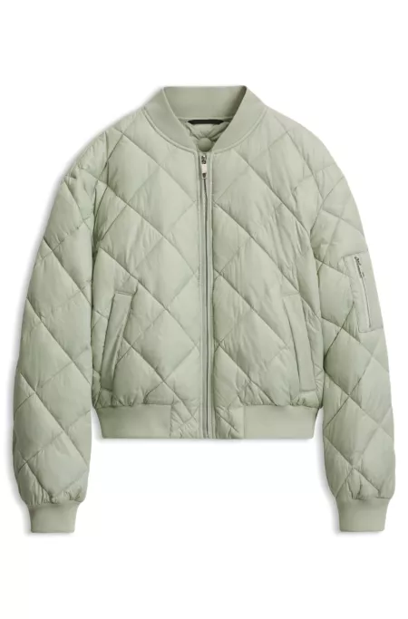 Water-repellent jacket with diamond quilting