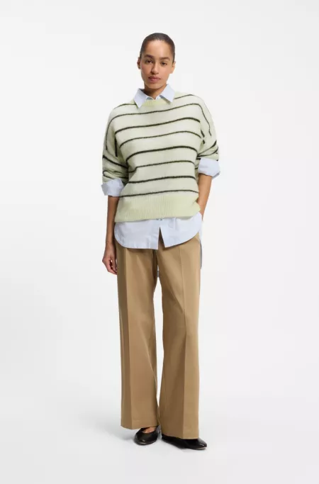 Gestreifter Pullover