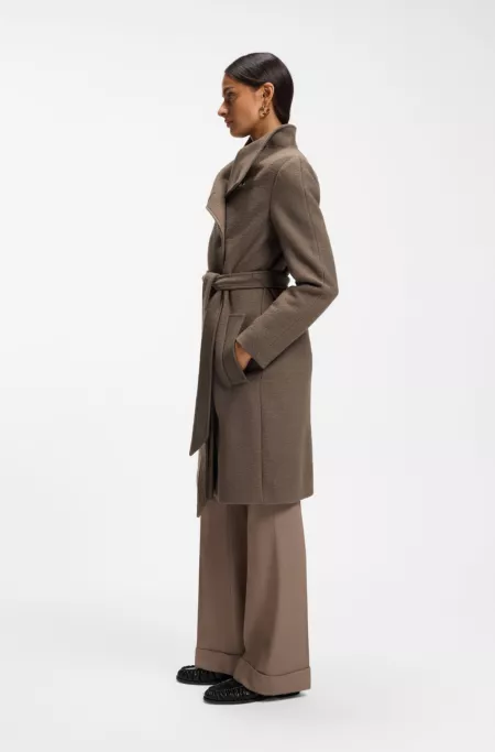 Manteau croisé ceinturé en laine vierge