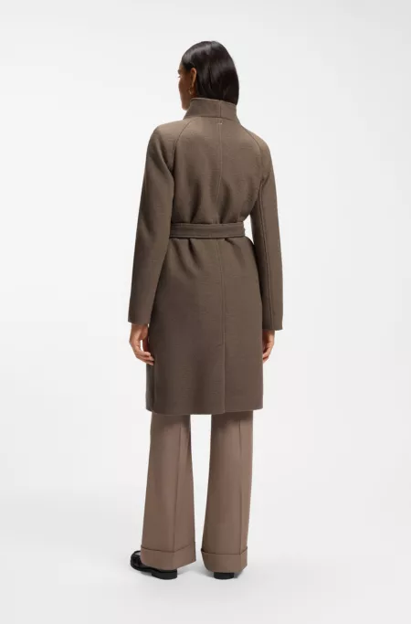 Manteau croisé ceinturé en laine vierge