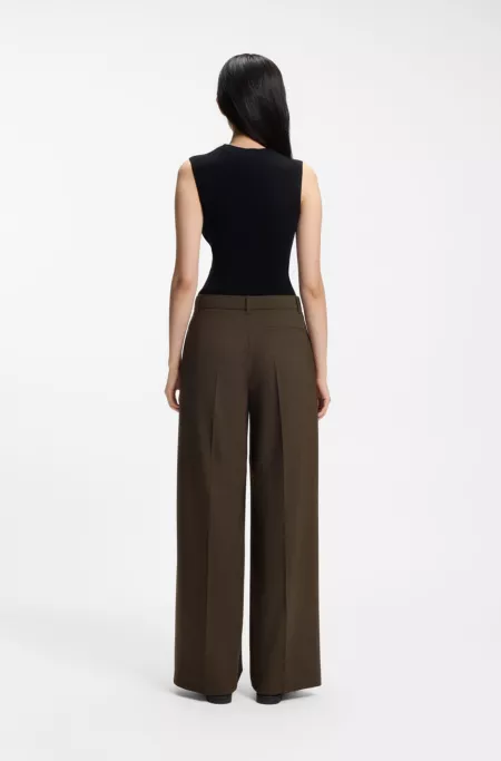 Wide-leg trousers in stretch fabric with front pleats