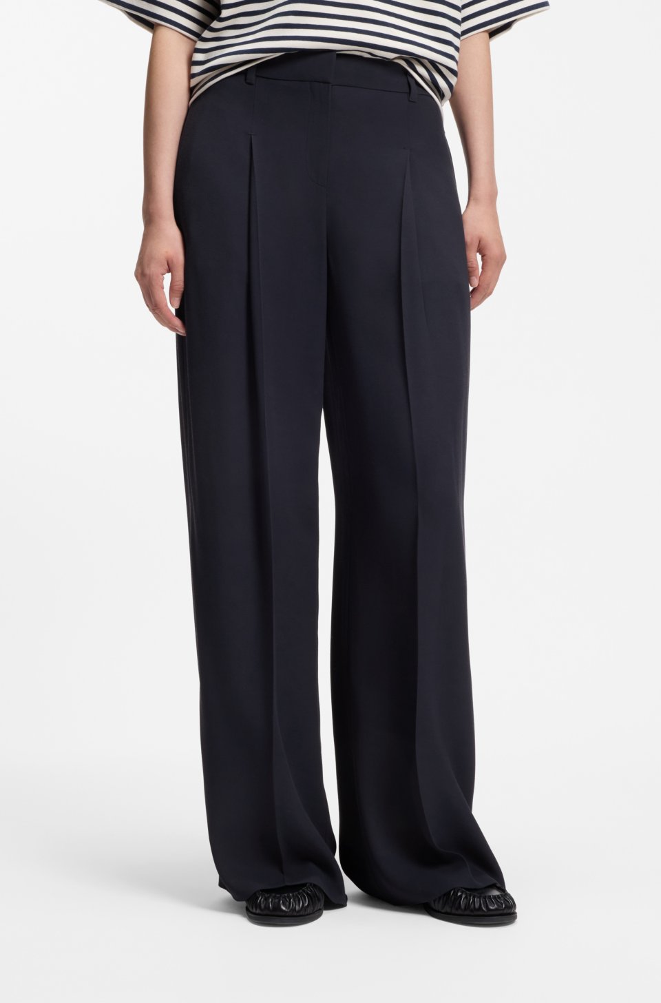 Regular-fit trousers with an extra-long leg