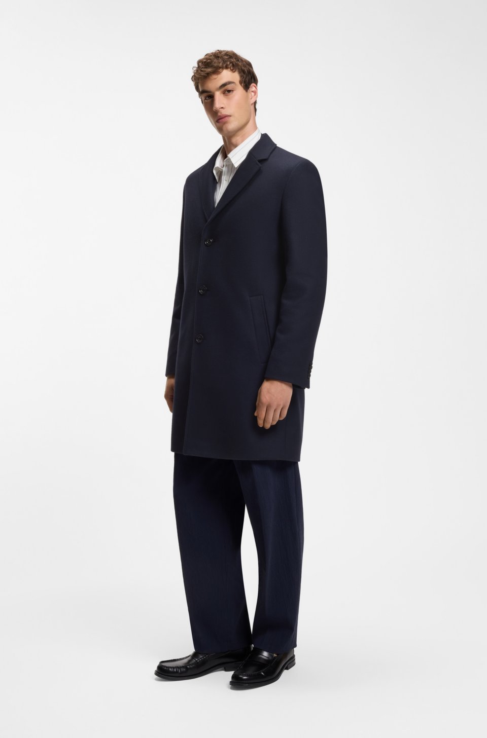 Buttoned coat in a virgin-wool blend