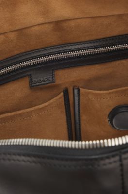 Runway holdall in leather with embossed logo, Black