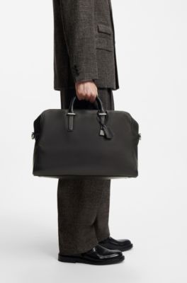 Runway holdall in leather with embossed logo, Black