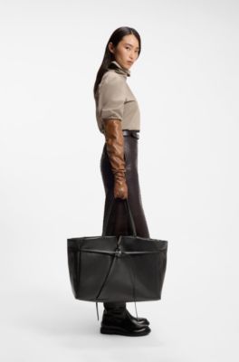 Runway BOSS Revers tote bag in leather, Black
