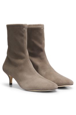 Pointed-toe boots, Brown