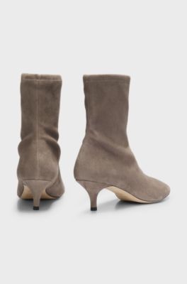 Pointed-toe boots, Brown