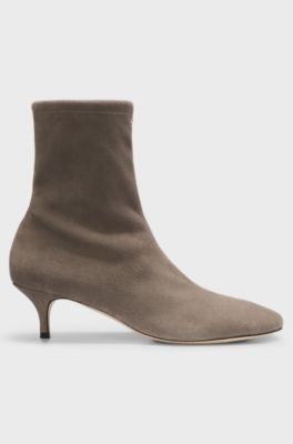 Pointed-toe boots, Brown