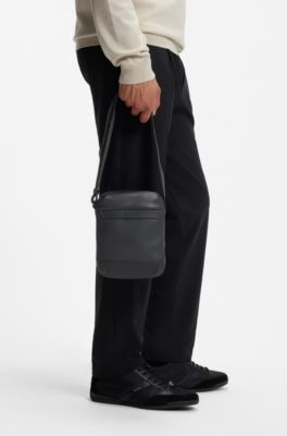 Reporter bag in faux leather with piqu&eacute; detailing, Black