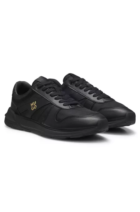 Deportivas con logo metalizado