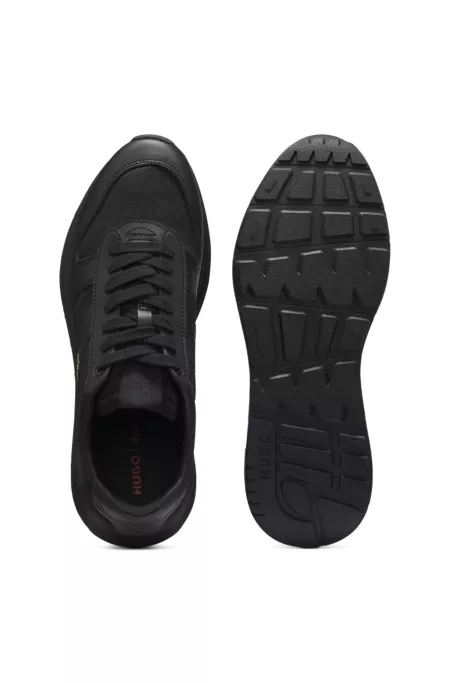 Deportivas con logo metalizado