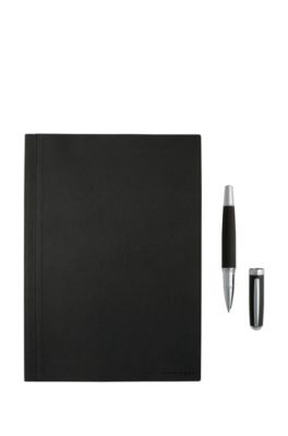 Coffret cadeau compos&eacute; d&rsquo;un carnet&nbsp;A4 et d&rsquo;un stylo roller en tissu gris fonc&eacute;, Gris sombre