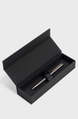Bol&iacute;grafo de metal pesado con dise&ntilde;o grabado, Plata