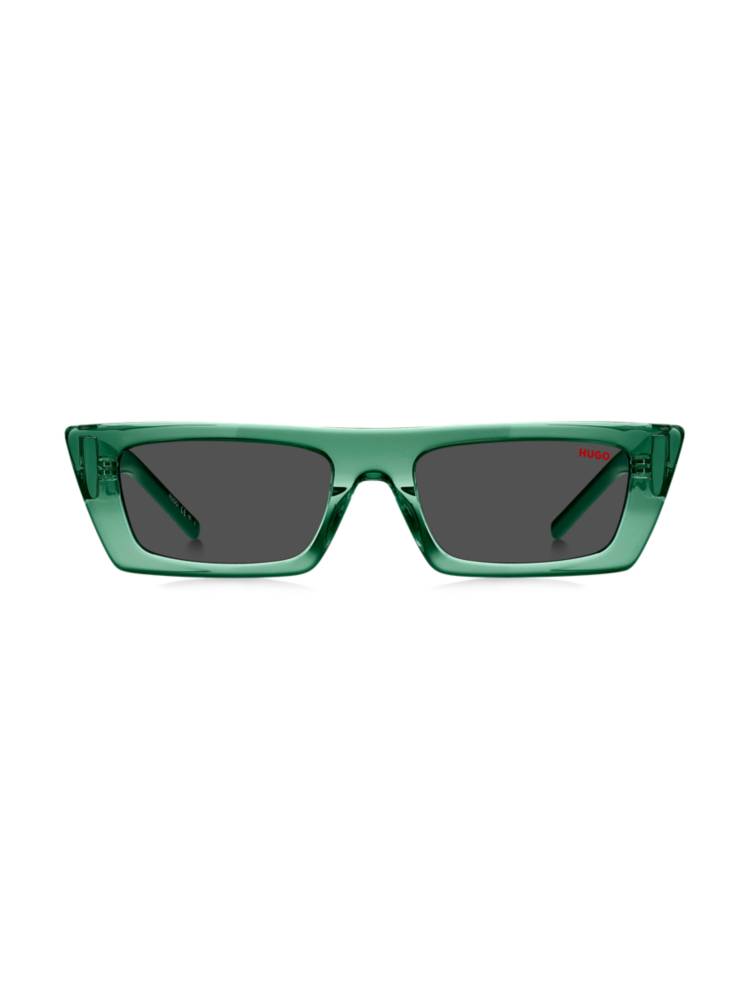 Artikel klicken und genauer betrachten! - Stylishe HUGO Sonnenbrille aus transparentem Acetat in Grün mit markanten Stack-Logos aus Metall an den Bügeln. | im Online Shop kaufen