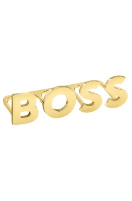 Bague teinte or clair avec lettres logo à porter sur les articulations